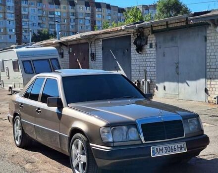 Мерседес Е-Класс, объемом двигателя 2.3 л и пробегом 300 тыс. км за 3000 $, фото 9 на Automoto.ua