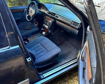 Мерседес Е-Класс, объемом двигателя 2.3 л и пробегом 500 тыс. км за 1550 $, фото 5 на Automoto.ua