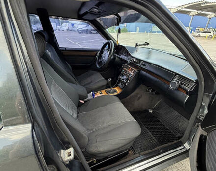 Мерседес Е-Класс, объемом двигателя 3 л и пробегом 284 тыс. км за 2950 $, фото 8 на Automoto.ua