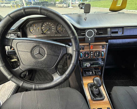 Мерседес Е-Класс, объемом двигателя 3 л и пробегом 284 тыс. км за 2950 $, фото 7 на Automoto.ua