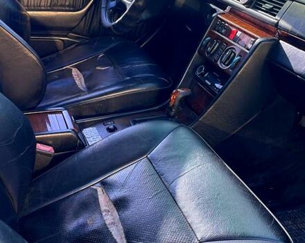 Мерседес Е-Класс, объемом двигателя 2.8 л и пробегом 489 тыс. км за 2000 $, фото 5 на Automoto.ua