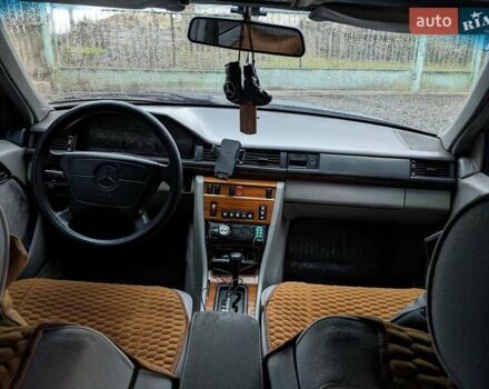 Мерседес Е-Класс, объемом двигателя 2.2 л и пробегом 110 тыс. км за 3500 $, фото 10 на Automoto.ua