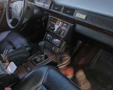 Мерседес Е-Клас, об'ємом двигуна 2 л та пробігом 350 тис. км за 3200 $, фото 3 на Automoto.ua