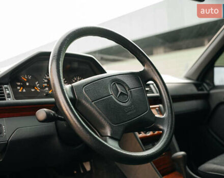 Мерседес Е-Класс, объемом двигателя 2.2 л и пробегом 60 тыс. км за 25000 $, фото 8 на Automoto.ua