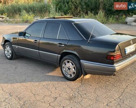 Мерседес Е-Класс, объемом двигателя 2.5 л и пробегом 508 тыс. км за 6000 $, фото 4 на Automoto.ua