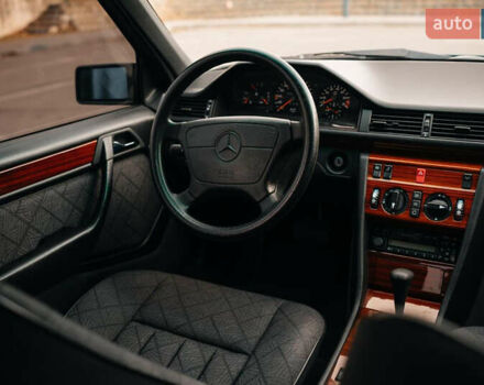 Мерседес Е-Класс, объемом двигателя 2.2 л и пробегом 60 тыс. км за 25000 $, фото 20 на Automoto.ua
