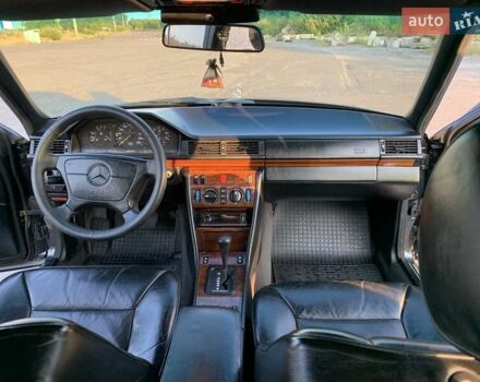 Мерседес Е-Класс, объемом двигателя 2.5 л и пробегом 508 тыс. км за 6000 $, фото 25 на Automoto.ua