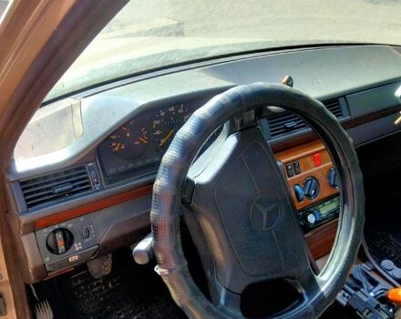 Мерседес Е-Класс, объемом двигателя 2 л и пробегом 330 тыс. км за 3000 $, фото 9 на Automoto.ua