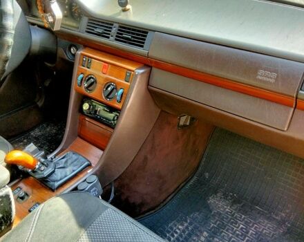 Мерседес Е-Класс, объемом двигателя 2 л и пробегом 330 тыс. км за 3000 $, фото 7 на Automoto.ua