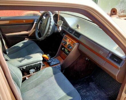 Мерседес Е-Класс, объемом двигателя 2 л и пробегом 330 тыс. км за 3000 $, фото 11 на Automoto.ua