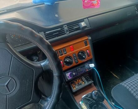 Мерседес Е-Класс, объемом двигателя 2.2 л и пробегом 111 тыс. км за 2200 $, фото 3 на Automoto.ua