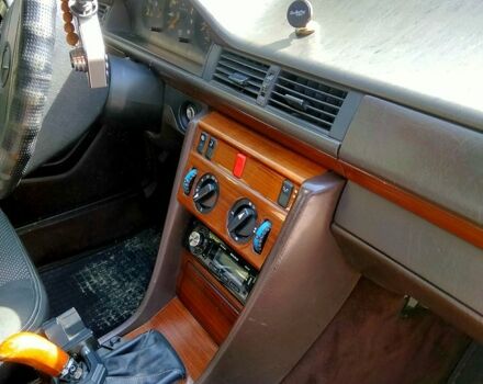 Мерседес Е-Класс, объемом двигателя 2 л и пробегом 330 тыс. км за 3000 $, фото 10 на Automoto.ua