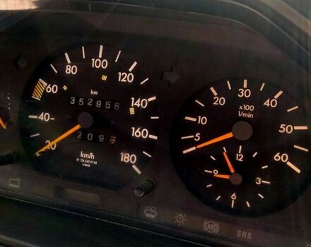 Мерседес Е-Класс, объемом двигателя 2 л и пробегом 330 тыс. км за 3000 $, фото 4 на Automoto.ua