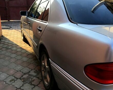 Мерседес Е-Клас, об'ємом двигуна 3.2 л та пробігом 450 тис. км за 3300 $, фото 3 на Automoto.ua