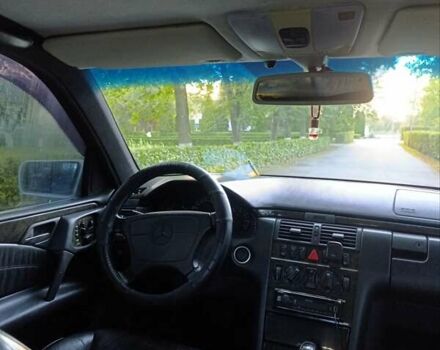 Мерседес Е-Класс, объемом двигателя 3.2 л и пробегом 530 тыс. км за 3500 $, фото 1 на Automoto.ua