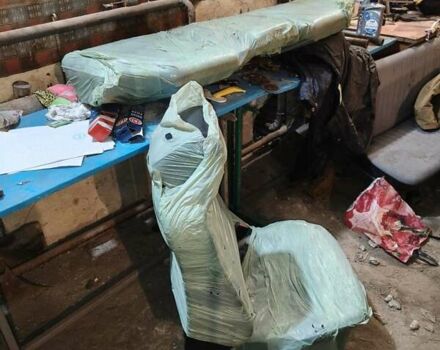 Мерседес Е-Клас, об'ємом двигуна 3.2 л та пробігом 380 тис. км за 2100 $, фото 13 на Automoto.ua