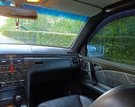 Мерседес Е-Класс, объемом двигателя 3.2 л и пробегом 530 тыс. км за 3500 $, фото 4 на Automoto.ua