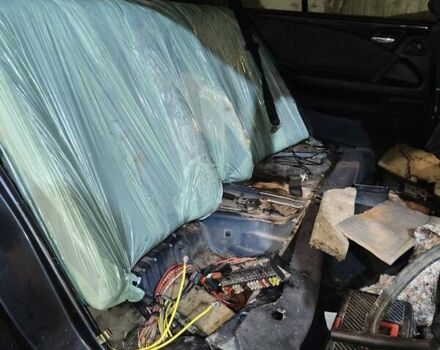 Мерседес Е-Клас, об'ємом двигуна 3.2 л та пробігом 380 тис. км за 2100 $, фото 4 на Automoto.ua