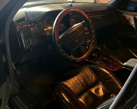 Мерседес Е-Клас 1998 у Харкові на Automoto.ua Мерседес Е-Клас, об'ємом двигуна 3.2 л та пробігом 400 тис. км за 5200 $, фото 3 на Automoto.ua