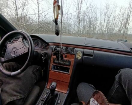 Мерседес Е-Класс, объемом двигателя 0 л и пробегом 258 тыс. км за 500 $, фото 1 на Automoto.ua