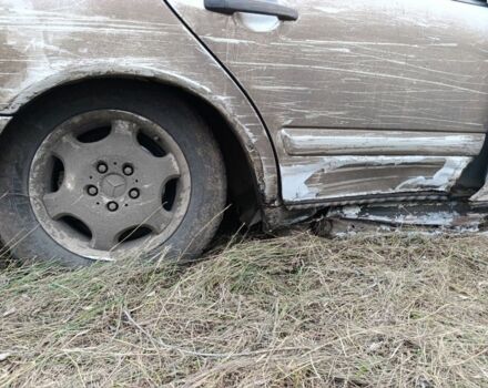 Мерседес Е-Класс, объемом двигателя 0 л и пробегом 258 тыс. км за 500 $, фото 2 на Automoto.ua