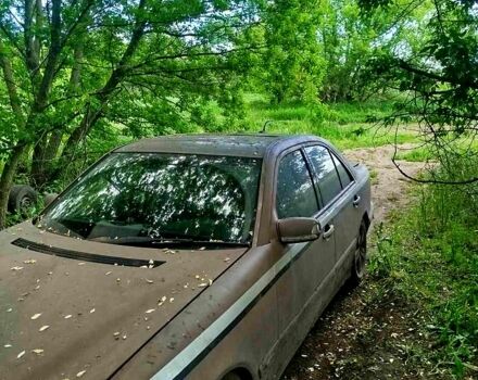 Мерседес Е-Клас, об'ємом двигуна 2.1 л та пробігом 205 тис. км за 700 $, фото 4 на Automoto.ua