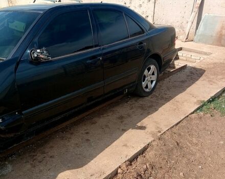 Мерседес Е-Класс, объемом двигателя 2 л и пробегом 350 тыс. км за 2000 $, фото 5 на Automoto.ua