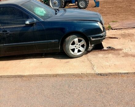 Мерседес Е-Класс, объемом двигателя 2 л и пробегом 350 тыс. км за 2000 $, фото 3 на Automoto.ua