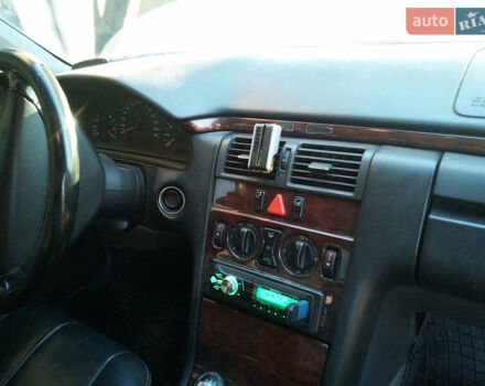Мерседес Е-Класс 2001 в Бережанах на Automoto.ua Мерседес Е-Класс, объемом двигателя 2 л и пробегом 300 тыс. км за 1700 $, фото 9 на Automoto.ua