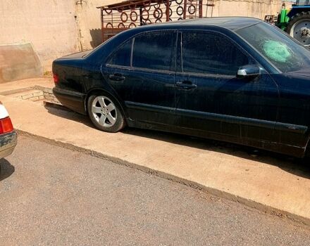 Мерседес Е-Класс, объемом двигателя 2 л и пробегом 350 тыс. км за 2000 $, фото 2 на Automoto.ua