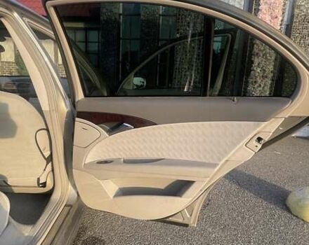 Мерседес Е-Класс, объемом двигателя 2.2 л и пробегом 345 тыс. км за 8000 $, фото 4 на Automoto.ua