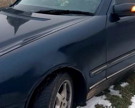 Мерседес Е-Класс, объемом двигателя 2.2 л и пробегом 300 тыс. км за 1300 $, фото 3 на Automoto.ua