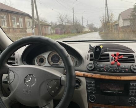 Мерседес Е-Класс, объемом двигателя 2.2 л и пробегом 321 тыс. км за 2350 $, фото 6 на Automoto.ua