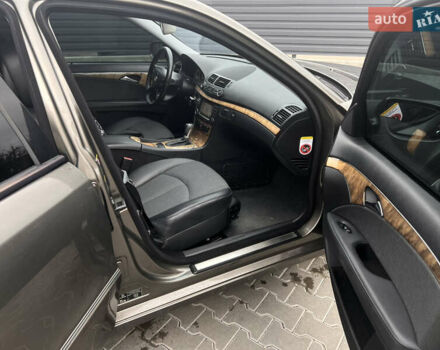 Мерседес Е-Класс, объемом двигателя 2.2 л и пробегом 212 тыс. км за 9300 $, фото 11 на Automoto.ua