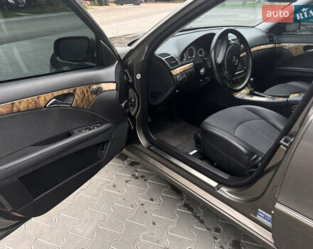 Мерседес Е-Класс, объемом двигателя 2.2 л и пробегом 212 тыс. км за 9300 $, фото 7 на Automoto.ua