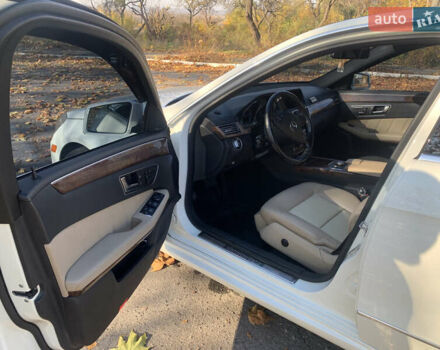 Мерседес Е-Класс, объемом двигателя 3.5 л и пробегом 270 тыс. км за 12900 $, фото 10 на Automoto.ua
