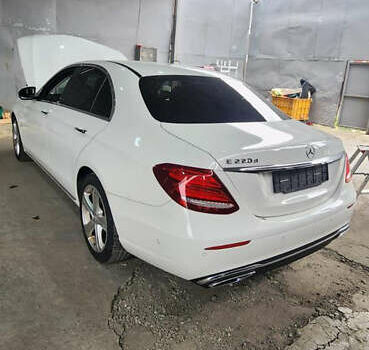 Мерседес Е-Клас, об'ємом двигуна 1.95 л та пробігом 150 тис. км за 20000 $, фото 35 на Automoto.ua