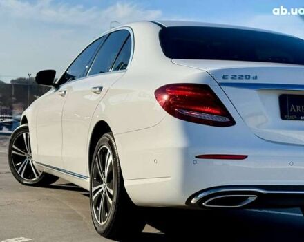 Мерседес Е-Класс, объемом двигателя 2 л и пробегом 186 тыс. км за 31990 $, фото 12 на Automoto.ua