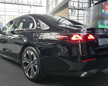 Мерседес Е-Клас, об'ємом двигуна 2 л та пробігом 0 тис. км за 93238 $, фото 3 на Automoto.ua