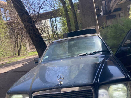 Мерседес Е-Класс 1987 в Кривом Роге на Automoto.ua Мерседес Е-Класс, объемом двигателя 2.3 л и пробегом 345 тыс. км за 2500 $, фото 1 на Automoto.ua