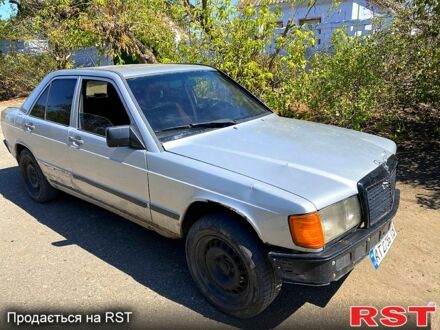 Мерседес Е-Класс 1989 в Баштанке на Automoto.ua Мерседес Е-Класс, объемом двигателя 2 л и пробегом 123 тыс. км за 700 $, фото 1 на Automoto.ua