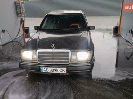 Мерседес Е-Класс 1990 в Житомире на Automoto.ua Мерседес Е-Класс, объемом двигателя 2.3 л и пробегом 255 тыс. км за 2100 $, фото 1 на Automoto.ua