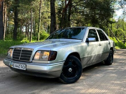 Мерседес Е-Класс 1990 в Богодухове на Automoto.ua Мерседес Е-Класс, объемом двигателя 2.6 л и пробегом 0 тыс. км за 1300 $, фото 1 на Automoto.ua