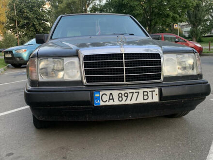 Мерседес Е-Клас 1992 у Вышгороде на Automoto.ua Мерседес Е-Клас, об'ємом двигуна 2 л та пробігом 319 тис. км за 3300 $, фото 1 на Automoto.ua
