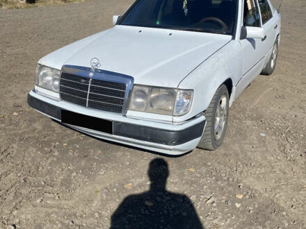 Мерседес Е-Класс 1992 в Любашевке на Automoto.ua Мерседес Е-Класс, объемом двигателя 2.5 л и пробегом 337 тыс. км за 1700 $, фото 1 на Automoto.ua