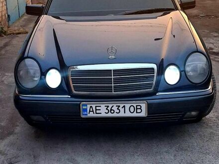 Мерседес Е-Класс 1996 в Кривом Роге на Automoto.ua Мерседес Е-Класс, объемом двигателя 3 л и пробегом 260 тыс. км за 5500 $, фото 1 на Automoto.ua