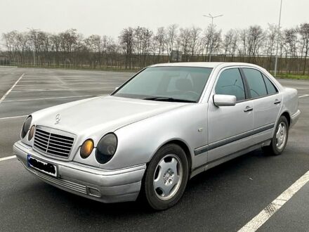 Мерседес Е-Класс, объемом двигателя 2.4 л и пробегом 350 тыс. км за 3000 $, фото 1 на Automoto.ua