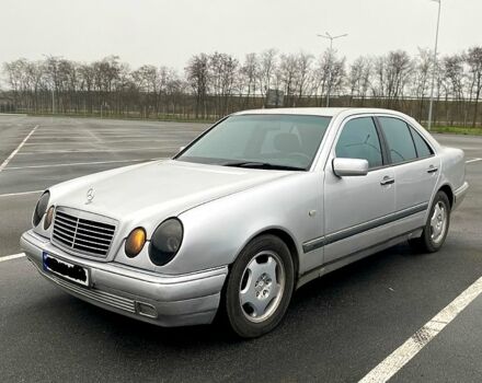 Мерседес Е-Класс, объемом двигателя 2.4 л и пробегом 350 тыс. км за 3000 $, фото 1 на Automoto.ua