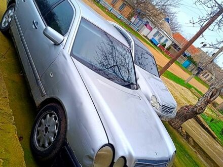 Мерседес Е-Класс, объемом двигателя 2 л и пробегом 39 тыс. км за 1200 $, фото 1 на Automoto.ua