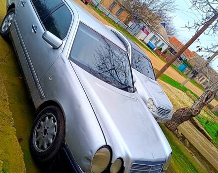 Мерседес Е-Клас, об'ємом двигуна 2 л та пробігом 39 тис. км за 1200 $, фото 1 на Automoto.ua